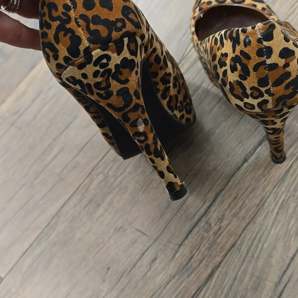 Charles Robert‎ Leopard Platform High Heels | Size 9​